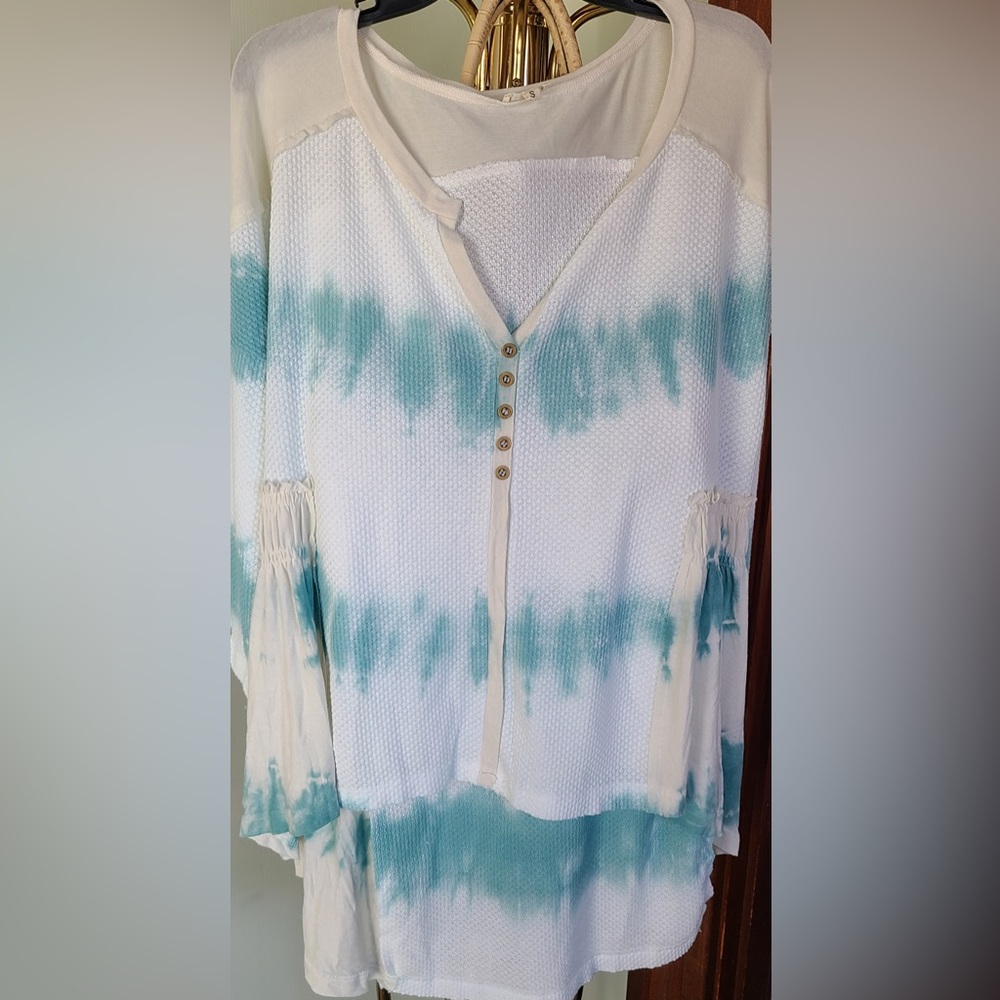 Pol small Aqua and Ivory tie dye top designed in a relaxed fit. Low v neckline.